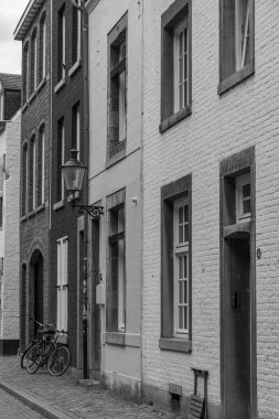 Maastricht şehri Hollanda 'daki Maas Nehri' nde.