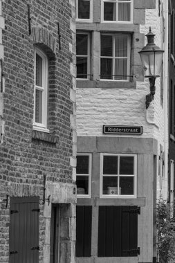 Maastricht şehri Hollanda 'daki Maas Nehri' nde.