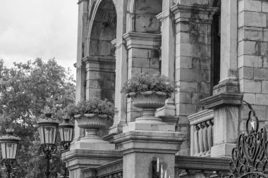 Maastricht şehri Hollanda 'daki Maas Nehri' nde.