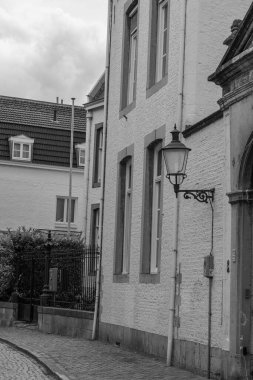 Maastricht şehri Hollanda 'daki Maas Nehri' nde.