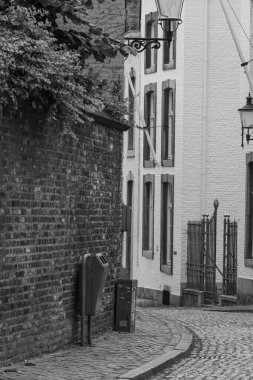 Maastricht şehri Hollanda 'daki Maas Nehri' nde.