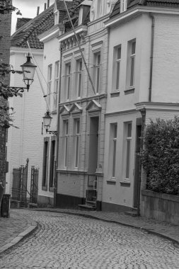 Maastricht şehri Hollanda 'daki Maas Nehri' nde.