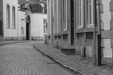 Maastricht şehri Hollanda 'daki Maas Nehri' nde.