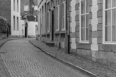 Maastricht şehri Hollanda 'daki Maas Nehri' nde.