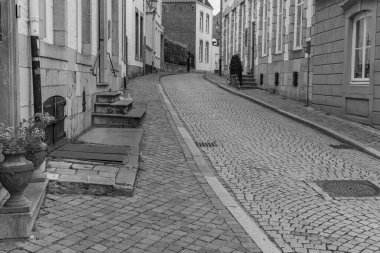 Maastricht şehri Hollanda 'daki Maas Nehri' nde.