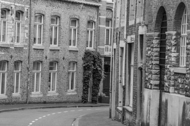 Maastricht şehri Hollanda 'daki Maas Nehri' nde.