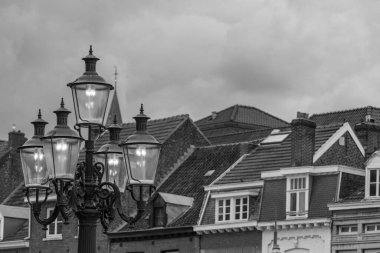 Maastricht şehri Hollanda 'daki Maas Nehri' nde.