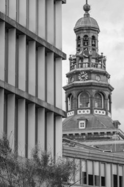 Maastricht şehri Hollanda 'daki Maas Nehri' nde.