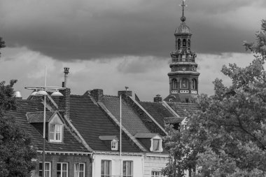 Maastricht şehri Hollanda 'daki Maas Nehri' nde.