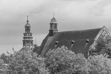 Maastricht şehri Hollanda 'daki Maas Nehri' nde.