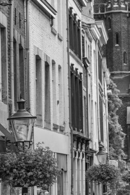 Maastricht şehri Hollanda 'daki Maas Nehri' nde.