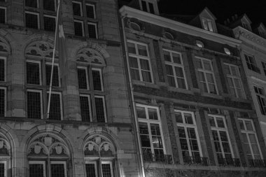 Maastricht şehri Hollanda 'daki Maas Nehri' nde.