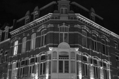 Maastricht şehri Hollanda 'daki Maas Nehri' nde.