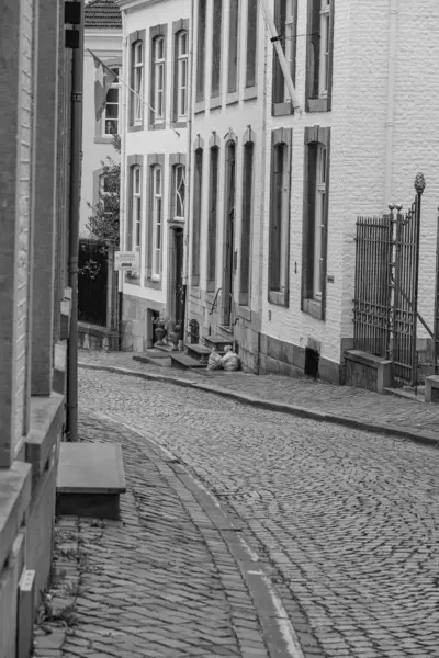 Maastricht şehri Hollanda 'daki Maas Nehri' nde.