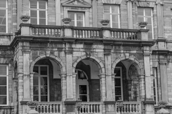 Maastricht şehri Hollanda 'daki Maas Nehri' nde.