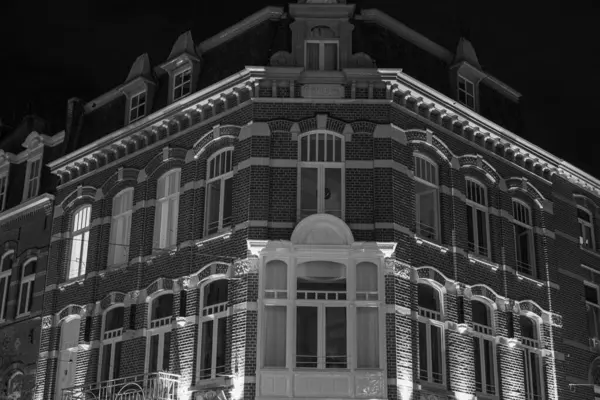 Maastricht şehri Hollanda 'daki Maas Nehri' nde.