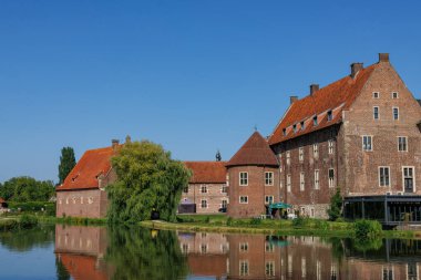 Westphalia 'daki Raesfeld köyünde yaz mevsimi