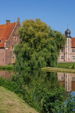 Westphalia 'daki Raesfeld köyünde yaz mevsimi