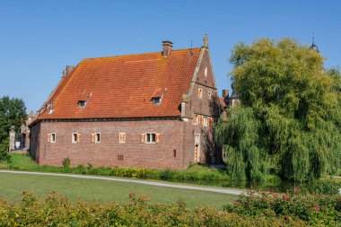 Westphalia 'daki Raesfeld köyünde yaz mevsimi