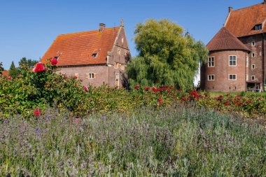 Westphalia 'daki Raesfeld köyünde yaz mevsimi