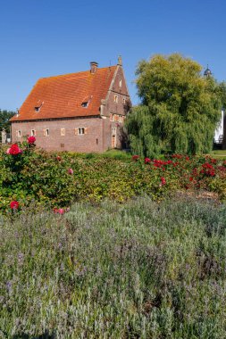 Westphalia 'daki Raesfeld köyünde yaz mevsimi