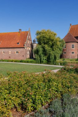 Westphalia 'daki Raesfeld köyünde yaz mevsimi