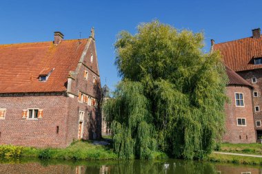 Westphalia 'daki Raesfeld köyünde yaz mevsimi