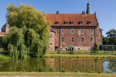 Westphalia 'daki Raesfeld köyünde yaz mevsimi