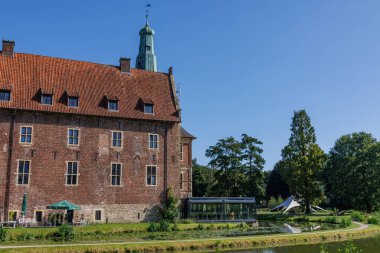 Westphalia 'daki Raesfeld köyünde yaz mevsimi