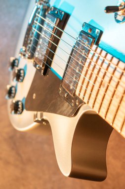 Vaduz, Lihtenştayn, 28 Eylül 2022 Elektro gitar Gibson Les Paul Studio Gri renkli akçaağaç yaprağı fretboard resmi