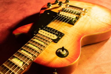 Vaduz, Lihtenştayn, 28 Eylül 2022 Gibson Les Paul Amerikan standart elektro gitarının güneş patlaması sahnesi