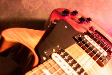 Vaduz, Lihtenştayn, 28 Eylül 2022 Gibson Les Paul Amerikan standart elektro gitarının güneş patlaması sahnesi