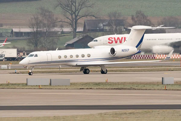 Zurich Switzerland January 2023 Gulfstream Business Aircraft Taxiing Its Position — Stockfoto