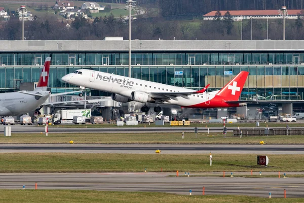Zürich Schweiz Januari 2023 Helvetiska Luftvägar Embraer 190Lr Flygplansstart Från — Stockfoto