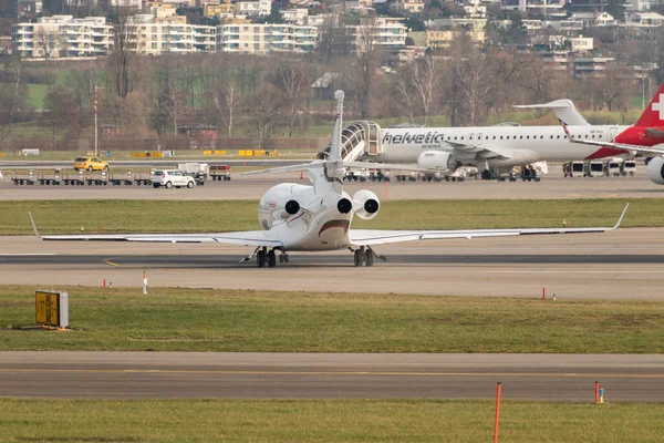 Zurich Switzerland January 2023 Dessault Falcon Business Aircraft Taxiing Its — Stockfoto