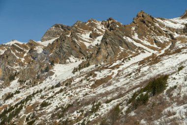 Kleine Scheidegg, Canton Bern, İsviçre, 11 Şubat 2023 Güneşli bir kış gününde nefes kesen dağ manzarası