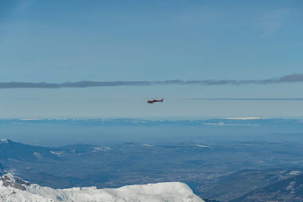 Jungfraujoch Kanton Bern Zwitserland Februari 2023 Helikopter Vliegt Een Zonnige — Stockfoto
