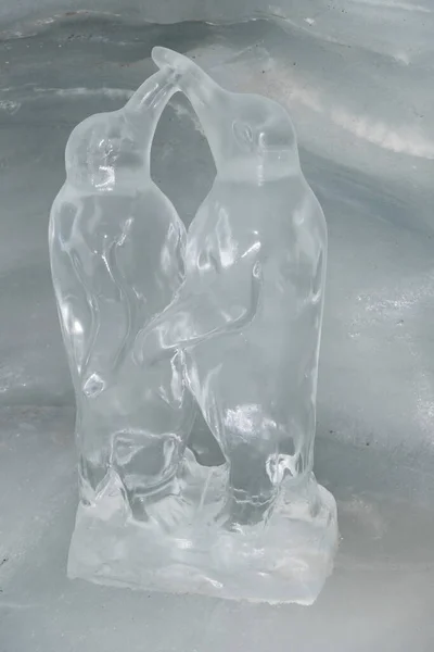 Юнгфрауйох Кантон Берн Швейцарія Лютого 2023 Скульптура Пінгвінів Усередині Льодового — стокове фото