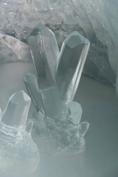 2023年2月11日スイス カントン ベルン州ジュングフラウヨーク氷の宮殿内の氷の結晶アート作品 — ストック写真