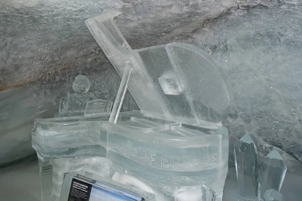 Jungfraujoch Cantão Berna Suíça Fevereiro 2023 Escultura Gelo Piano Tocando — Fotografia de Stock