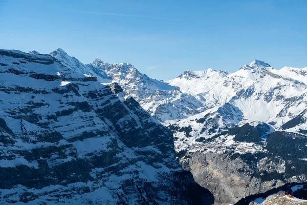 2023年2月11日 瑞士伯尔尼州Eigergletscher市 阳光灿烂的一天 雪地上覆盖着阿尔卑斯山 景色令人难以置信的美丽 — 图库照片