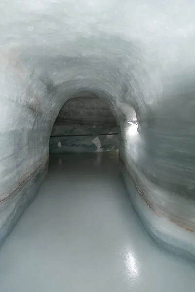 2023年2月11日瑞士伯尔尼州Jungfraujoch冰宫内的地下隧道系统 — 图库照片