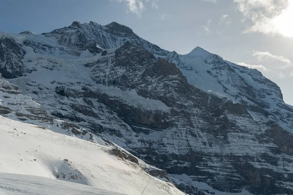 2023年2月11日 瑞士伯尔尼州Eigergletscher市 一个阳光灿烂的冬日 雪地上的全景覆盖了阿尔卑斯山 — 图库照片