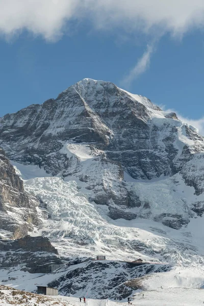 2023年2月11日スイス カントン ベルン州クライン シュアイデグ晴れた冬の日に高山のパノラマを呼吸 — ストック写真