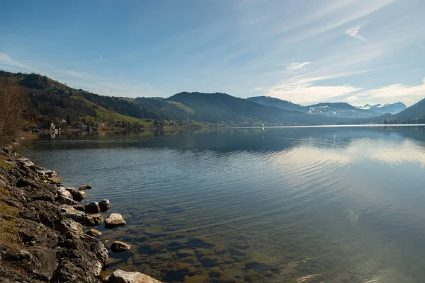 2023年2月20日 瑞士奥贝雷耶里 阳光灿烂的一天 阿尔卑斯山和埃格瑞西湖的壮丽景色 — 图库照片