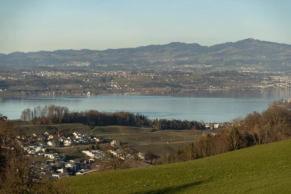 2023年2月20日スイスのフュージスベルク晴れた日のチューリッヒ湖の素晴らしい景色 — ストック写真