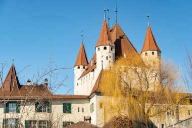 Thun, İsviçre, 13 Şubat 2023 Thun Şatosu güneşli bir günde