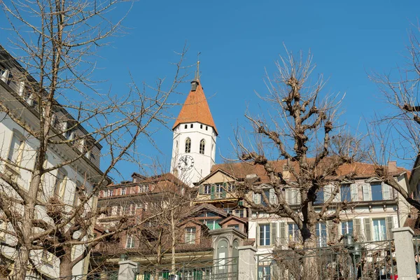 2023年2月13日 瑞士图恩 以一座山上的古老教堂为背景 俯瞰市中心 — 图库照片