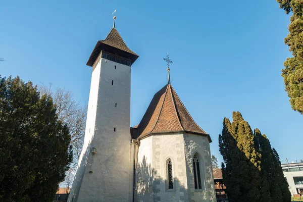 Thun Suiza Febrero 2023 Pequeña Iglesia Scherzlingen Pequeño Parque Día —  Fotos de Stock