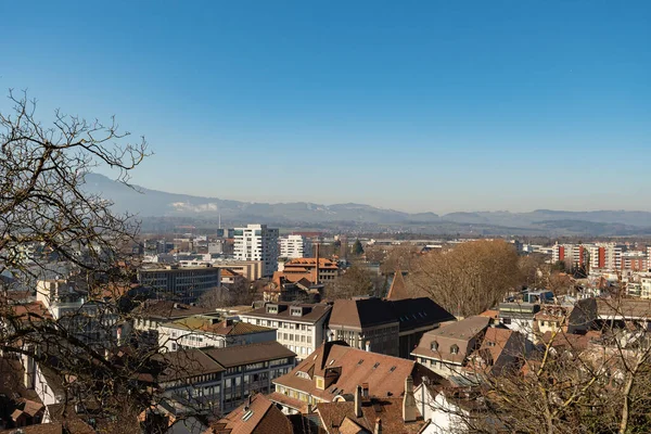2023年2月13日 瑞士图恩 阳光灿烂的一天 在高山风景中俯瞰着这个城市 — 图库照片